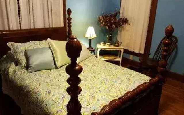 Springfield Arts Bed and Breakfast