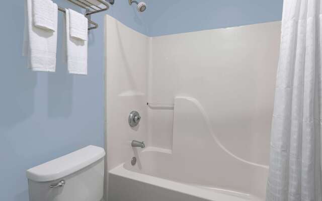 Days Inn by Wyndham Pensacola I-10