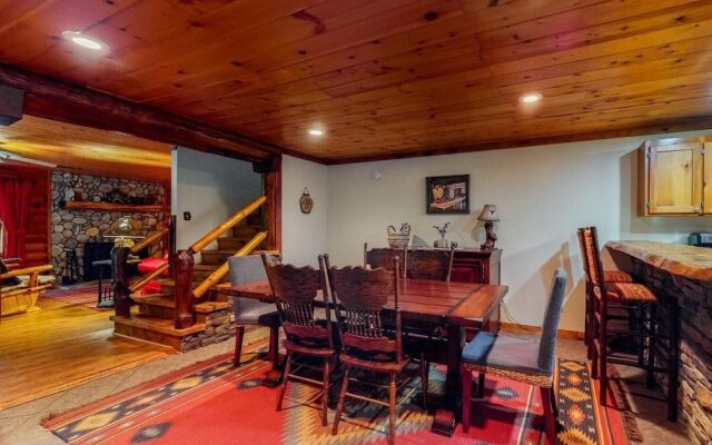 Cowboy Cabin on Stanley Creek