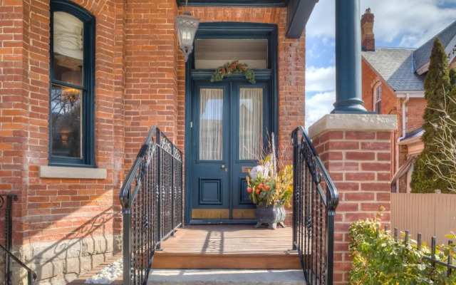 Downtown Luxury Victorian Retreat