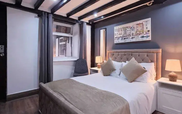 The Courtyard Lodge