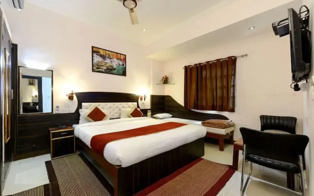 Hotel Palm tree Near Taj Mahal Agra