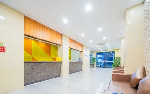Huangchuan Zhongyuan Hotel