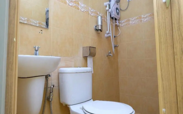 OYO 89352 Golden Terminal Lodge