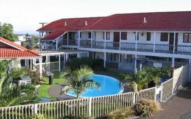 Summit Motor Lodge