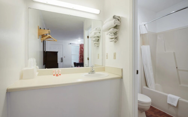 OYO Hotel Calhoun GA I-75 & US-41 Hwy