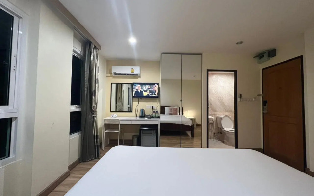 V Check Inn Sukhumvit 22