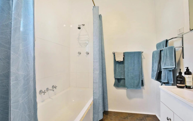 Nest - Pet Friendly - 2 Min Walk to Beach