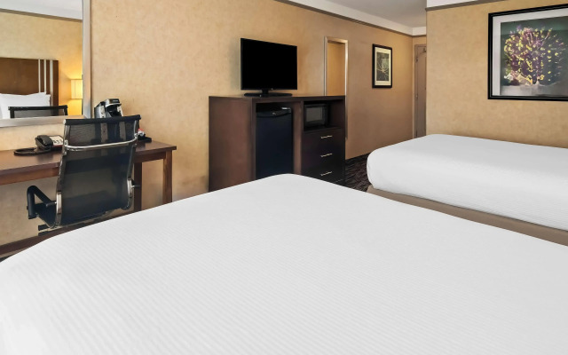 Best Western Plus Pitt Meadows Inn & Suites
