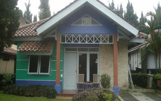 Villa Kota Bunga Allamanda