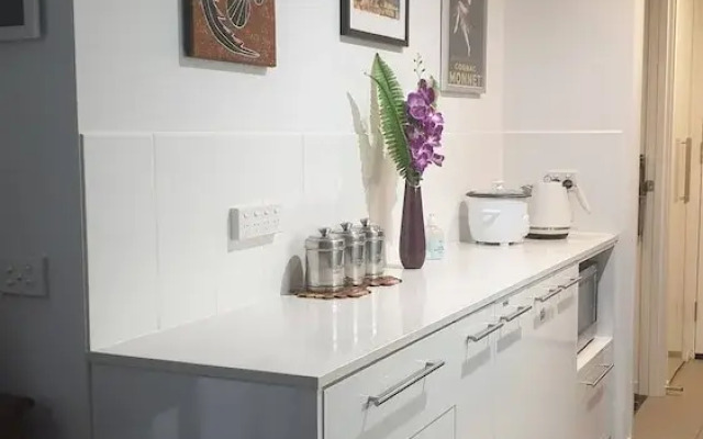 Amazing City Views on 18th Floor With car Park