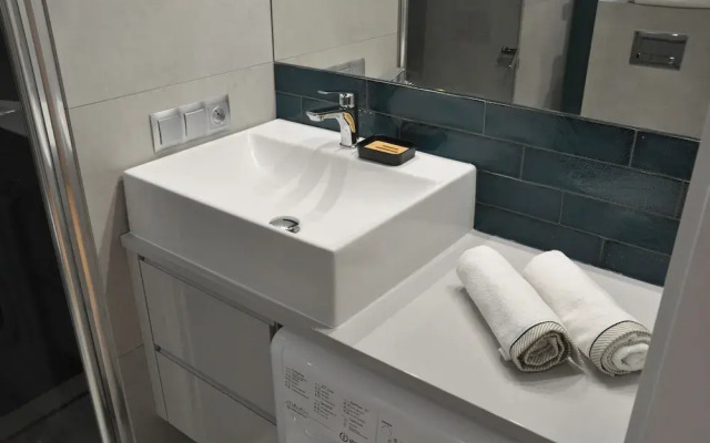 ApartmentSun Parrot