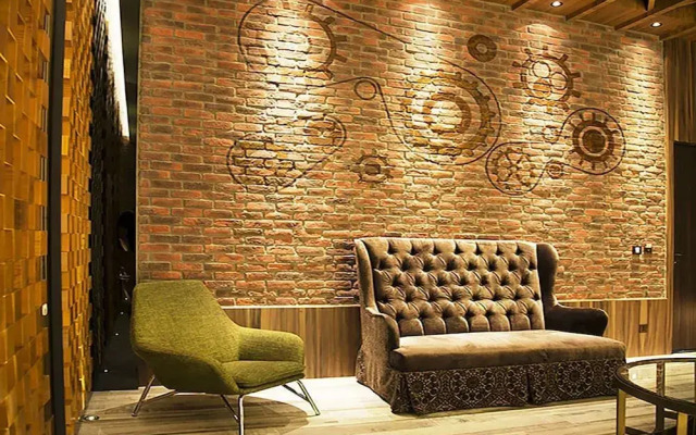 Royal Group Motel Feng Shan Branch