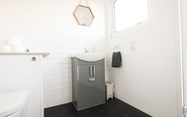 Charming 1-bed House in Holyhead