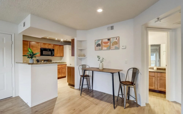 FRONTDESK Jade Scottsdale Apts Central Scottsdale