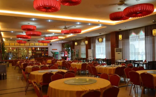 东兴王朝大酒店