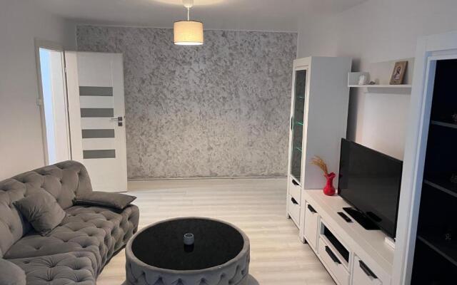 White & Silver Luxury Suite - Craiova