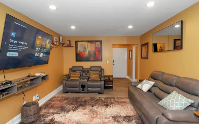 Spacious 3BR DTWN Condo with Pool