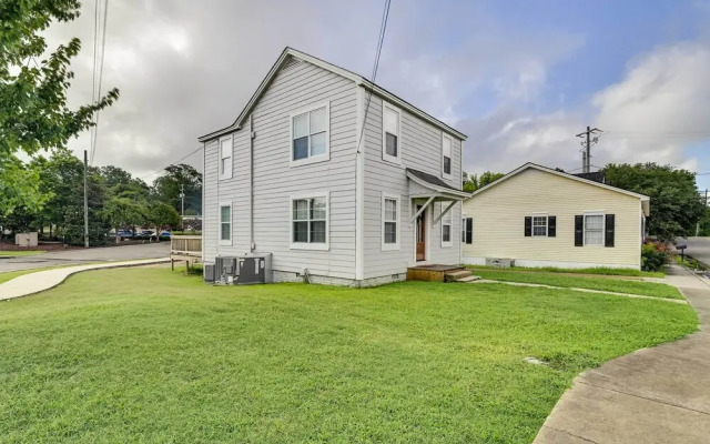 Cozy Starkville Apartment: Walk to Main Street!