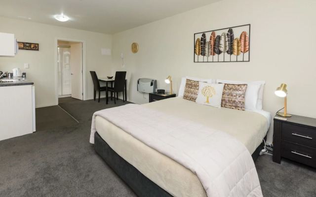 Ellena Court Motel