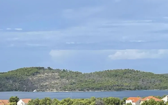 Inviting 2-bed Apartment in Brac