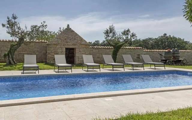 Ive in Orbanići with 5 bedrooms and 2 bathrooms