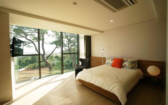 Jeju Bom Stay & Art Gallery