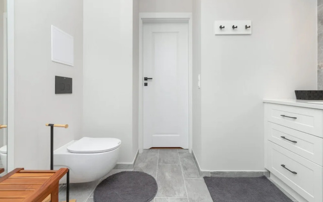 Apartment With Two Balconies by Renters