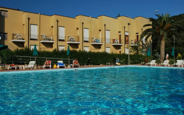 Holiday Park- Studio