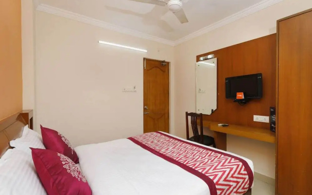 The City Manor by OYO Rooms