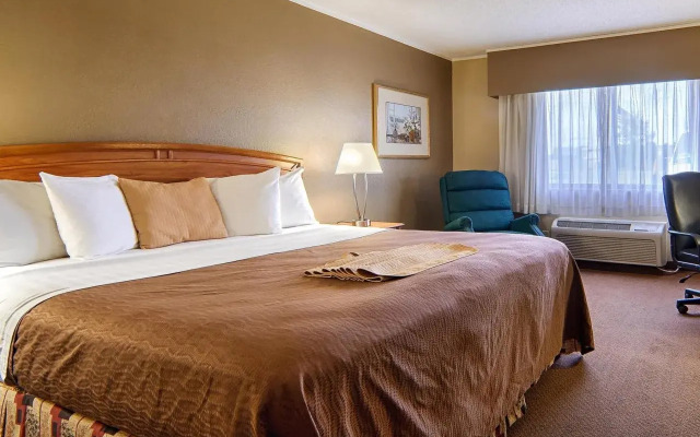 Norwood Inn & Suites