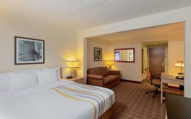 La Quinta Inn & Suites by Wyndham Garden City