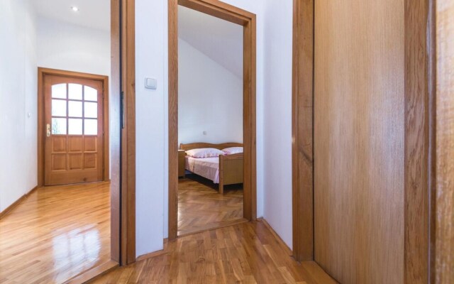 Stunning Apartment in Makarska With 3 Bedrooms and Internet