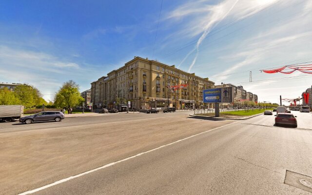 On Moskovskiy 216 Apartments