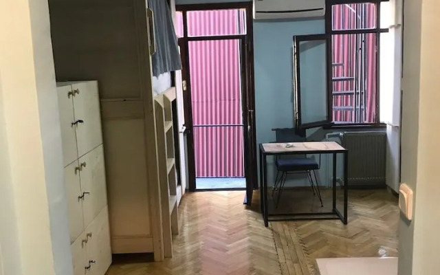 Yolohostel