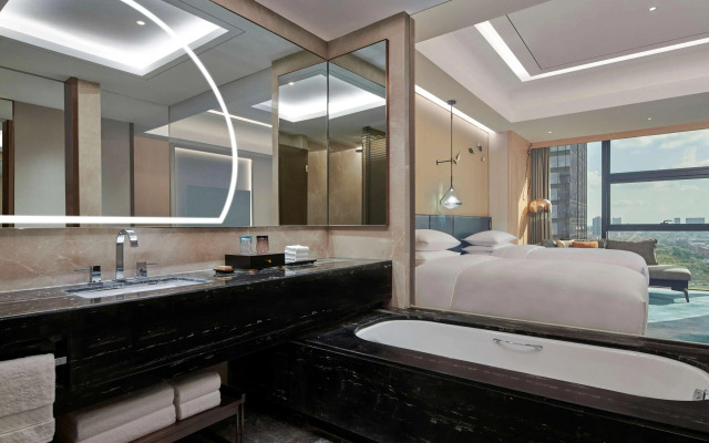 Hilton Yancheng