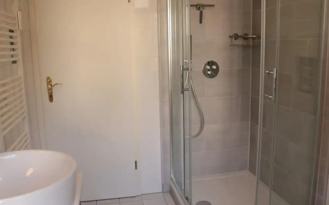 Stylish Ground-floor Stay