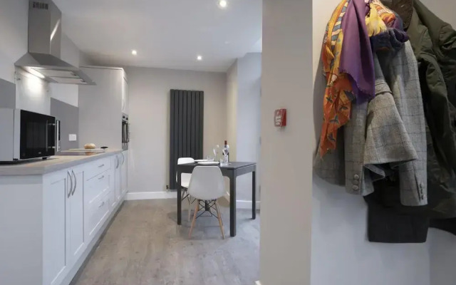 Ferndale s Hideaway - 1 Bedroom Spacious Apartment - Central Ambleside - Parking