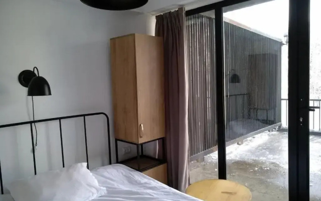 Apt 101 Mgzavrebi Block X