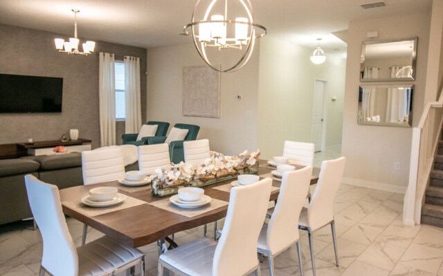 1581 PD - Exquisite 6BR Haven: Private Pool