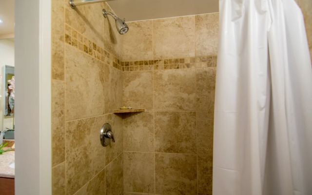 Papakea J103 2 Bedroom Condo by RedAwning