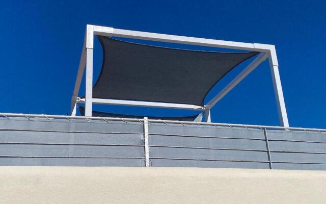 2 Bedroom Roof Terrace & Sea View Apartment