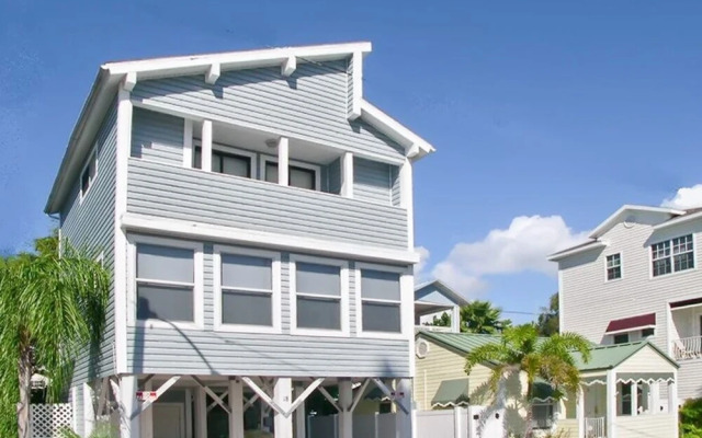Sunset Beach House by Vtrips