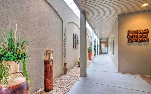 Condo With Lakefront Patio & Community Perks!