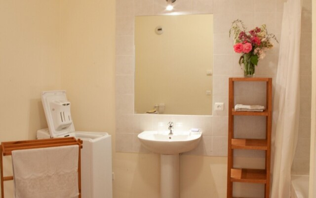 Secluded Holiday Home in Rustrel With Swimming Pool