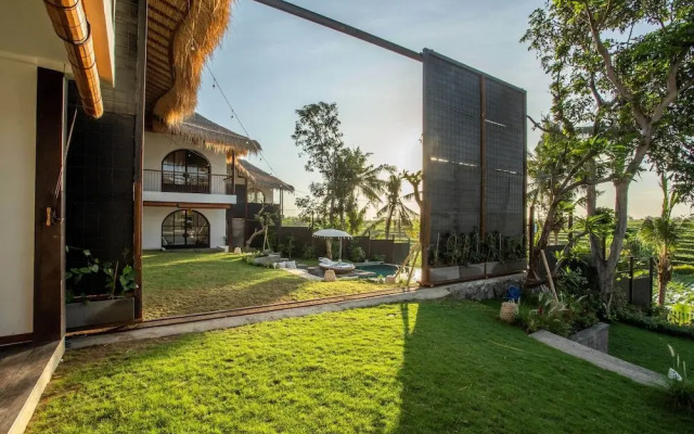 Architectural Masterpiece Villas Complex 15 BR Canggu w staff