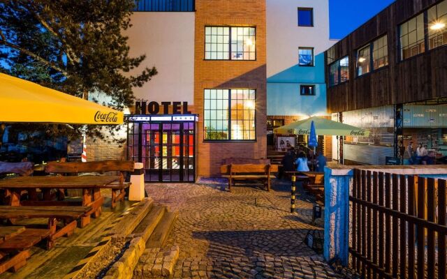 Retro Hotel Garage