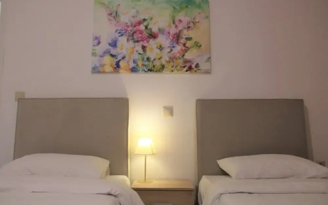 "kalamaki Plaza Apartments ''tzante''"