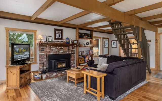 Rivers Edge 2 Bedroom Home by NW Comfy Cabins by RedAwning