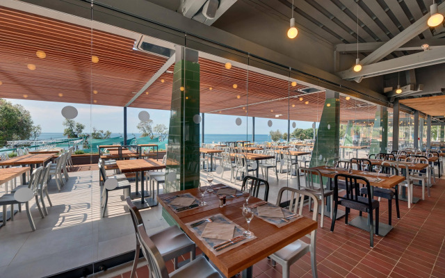 Maistra Select Amarin Resort